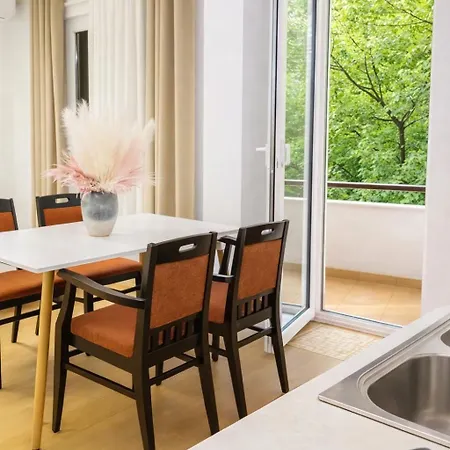 Premium With Balcony ティラナ