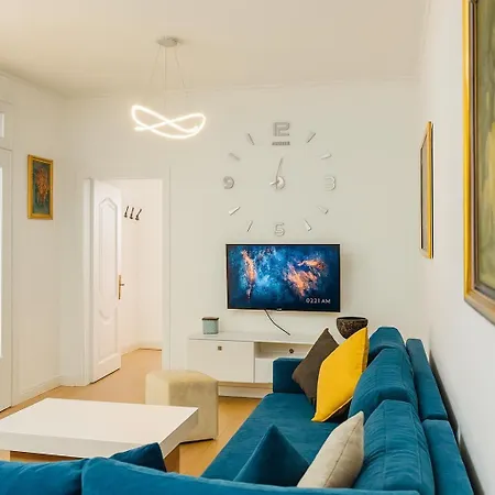 Premium With Balcony 地拉那