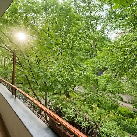 Premium With Balcony 地拉那